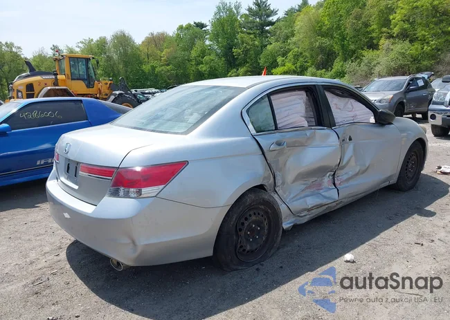 1HGCP2F32BA058082: 42224418