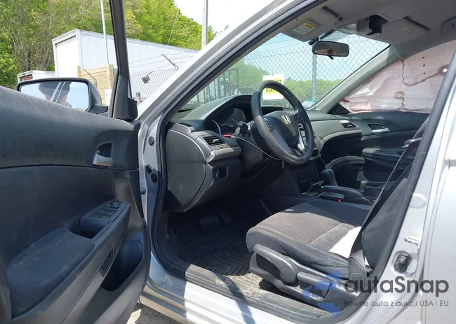 1HGCP2F32BA058082: 42224418