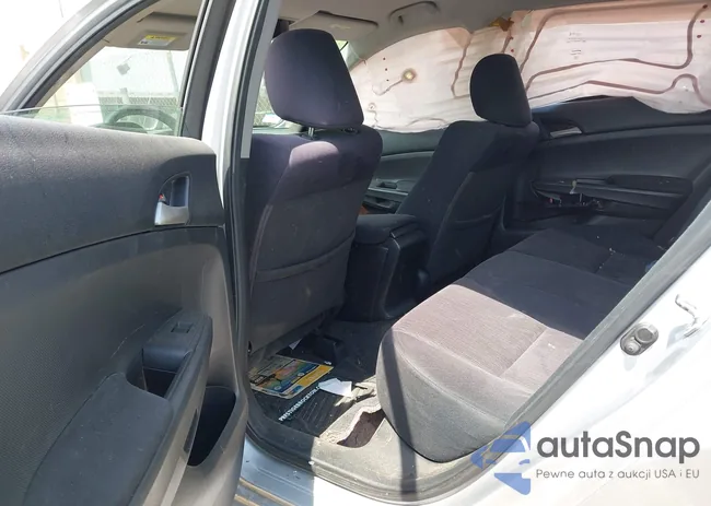 1HGCP2F32BA058082: 42224418