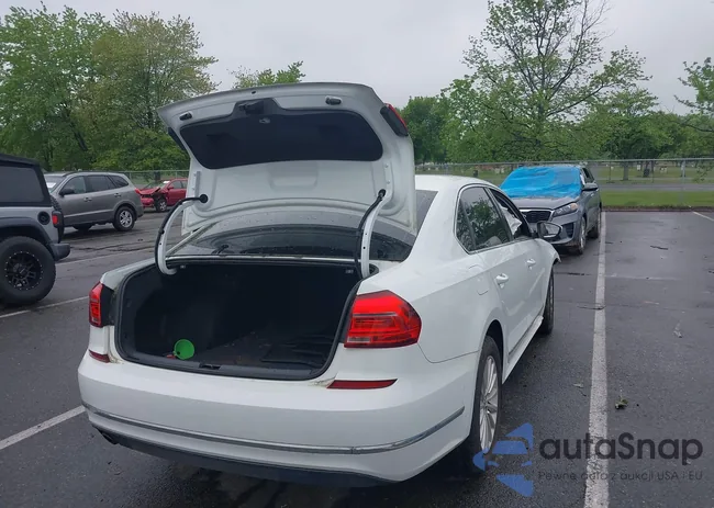 1VWBS7A31GC018050: 42226752