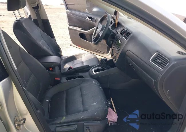 3VWD17AJ5EM213462: 42227966