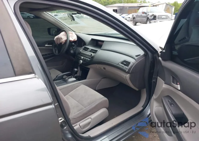 1HGCP2F4XAA042882: 42228032