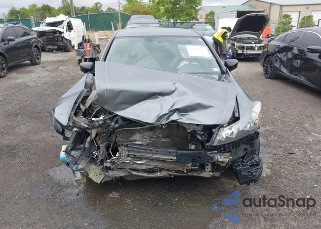 1HGCP2F4XAA042882: 42228032