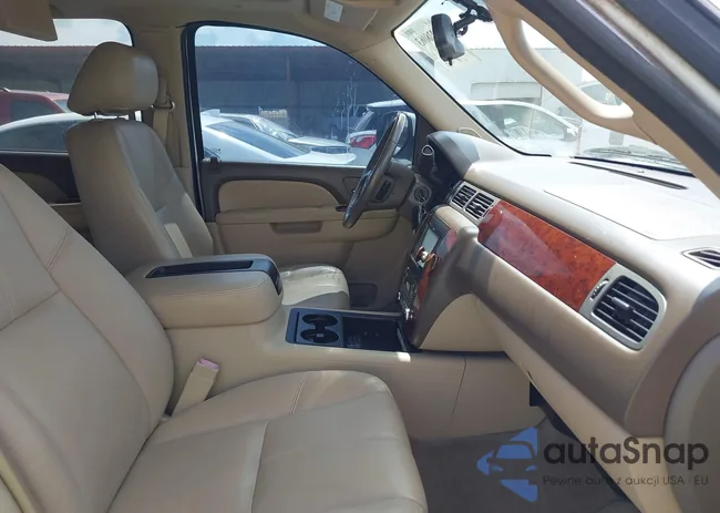 1GNSCJE08DR102735: 42228063