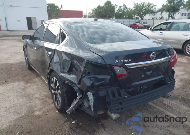 1N4AL3AP5JC255662: 42229232