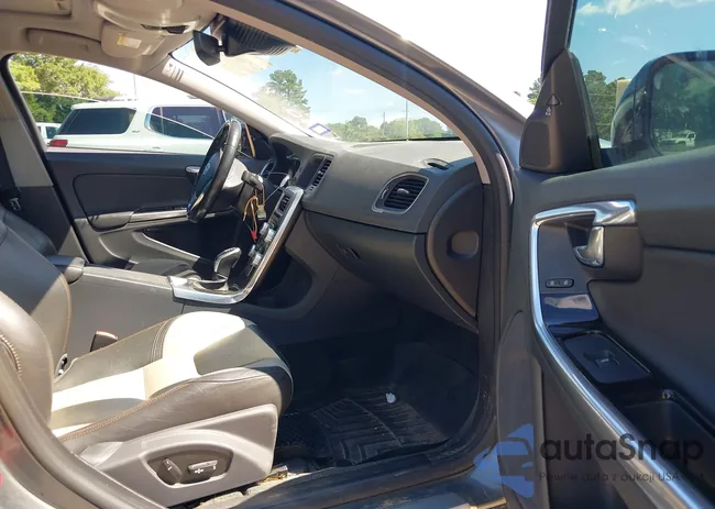 YV4612UM0G2000284: 42230451