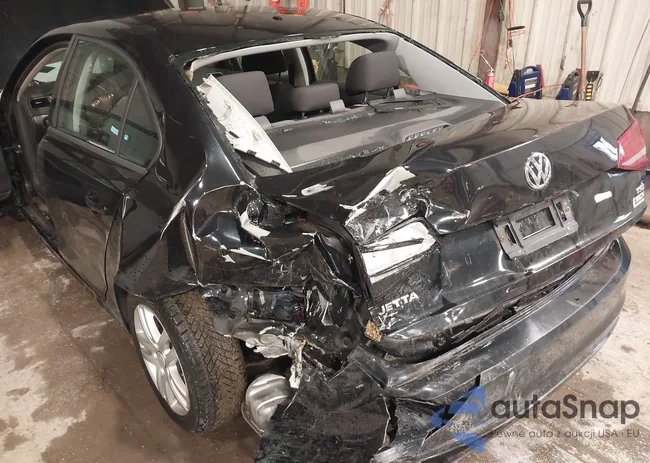 3VW2B7AJ9JM219179: 42230492