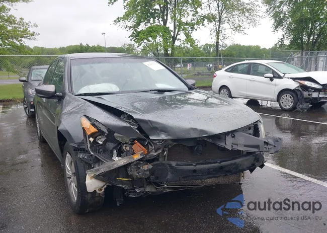 1HGCP2F37BA110869: 42231116