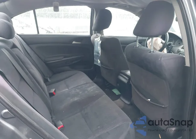 1HGCP2F37BA110869: 42231116