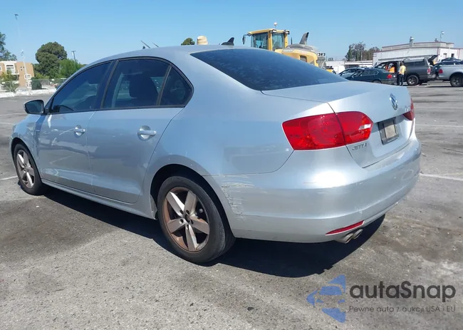 3VW3L7AJ0CM465784: 42233430