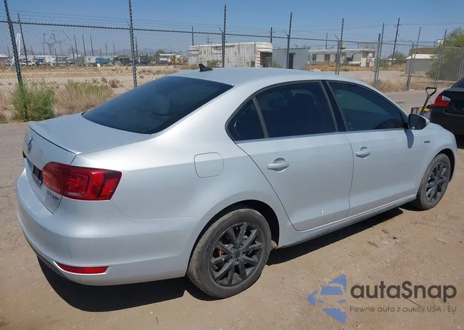 3VW637AJ1DM272672: 42234670