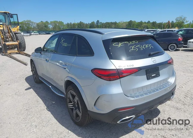 W1NKM4HB4PF057280: 42235916