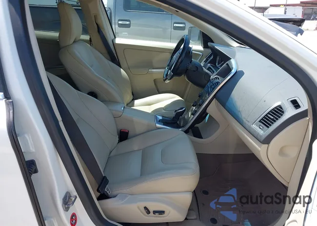 YV4902RC4F2569508: 42235269