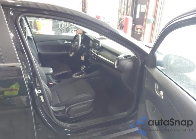 3KPF24AD9ME326633: 42236657