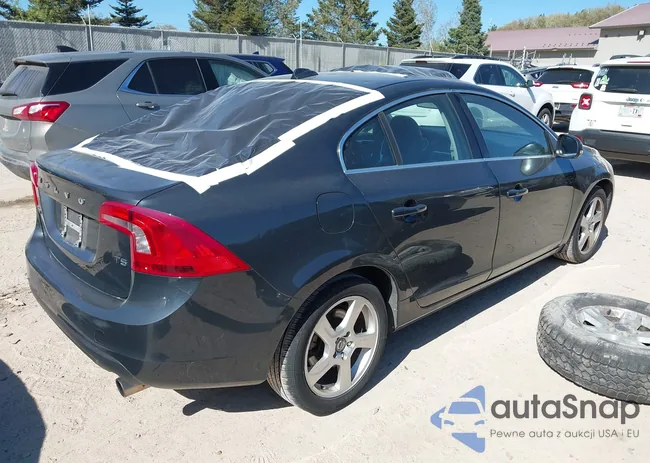 YV1612FSXD2176182: 42238470