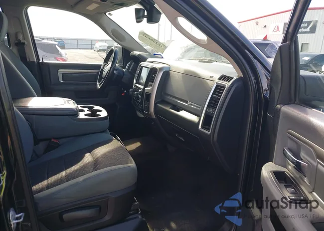 1C6RR6TT0HS675831: 42238607