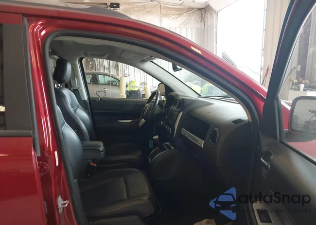 1C4NJCCB4FD156304: 42237977