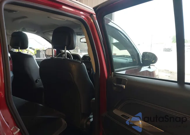 1C4NJCCB4FD156304: 42237977