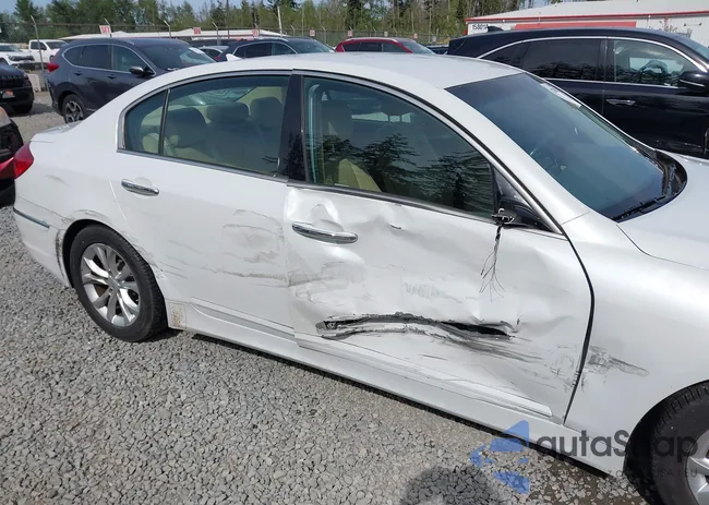 KMHGC4DD2DU235861: 42238018