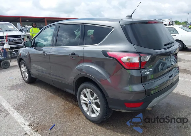 1FMCU0GD9HUD51760: 42239428