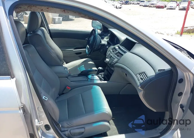 1HGCP2F8XAA170669: 42239734