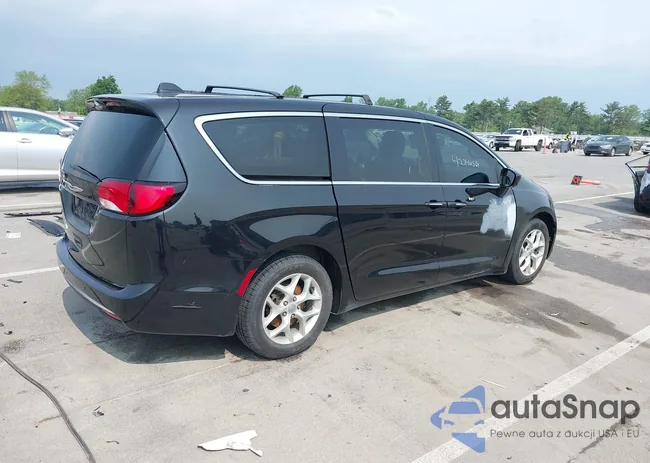 2C4RC1BG1HR516142: 42240564