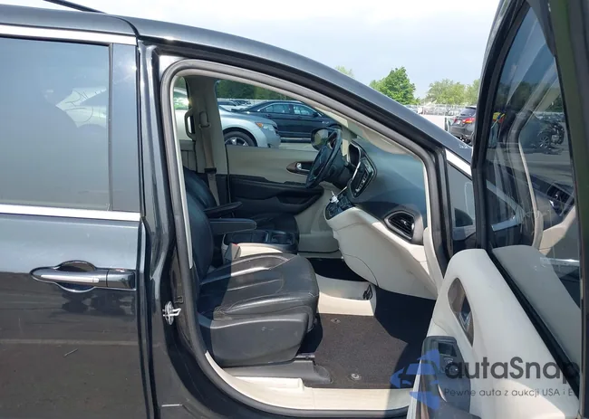 2C4RC1BG1HR516142: 42240564