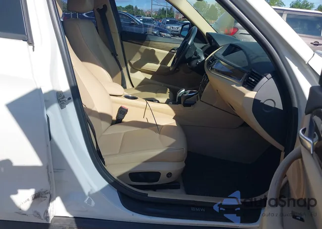 WBAVL1C58FVY33290: 42240651