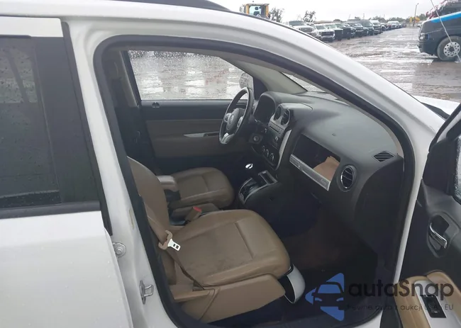 1C4NJCEA6GD792633: 42240729