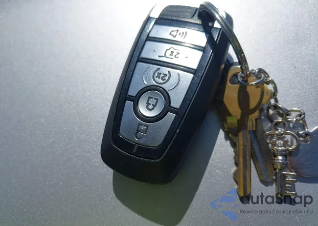 1FMJK2ATXKEA51137: 42240744