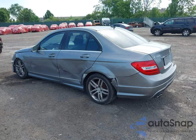 WDDGF8BB7CR201054: 42240771