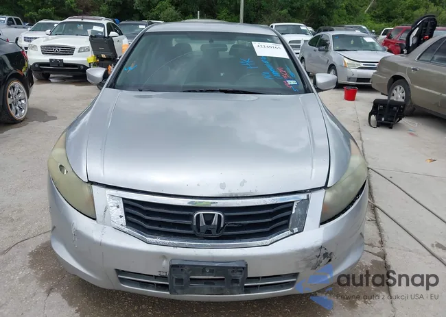 1HGCP26319A002631: 42240165