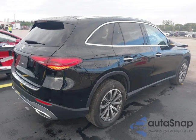 W1NKM4GB8PF047045: 42242558