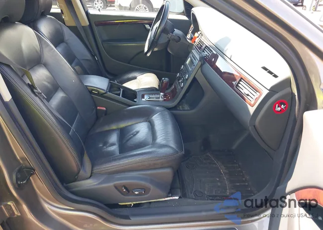 YV4BZ982281026546: 42242828