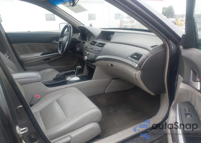 1HGCP26839A165552: 42242040