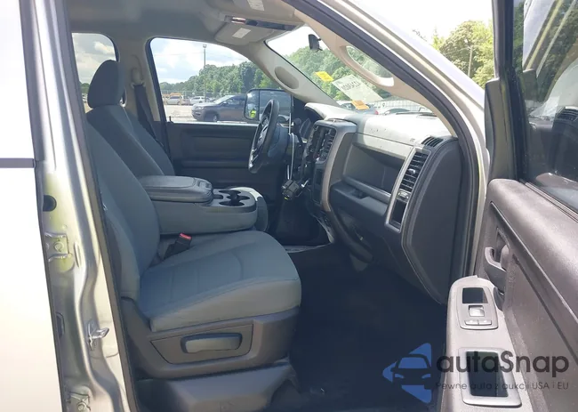 3C6UR5CL6HG519174: 42243020