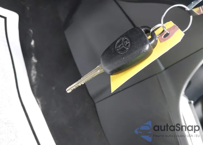 2T1BURHE1JC966477: 42246833