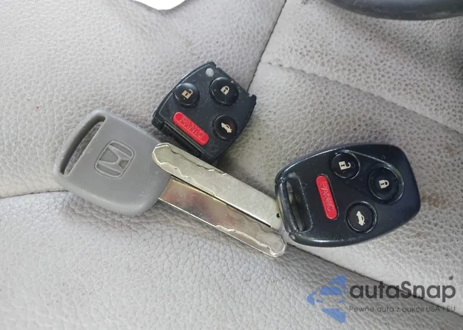 1HGCP2F37BA120608: 42246150