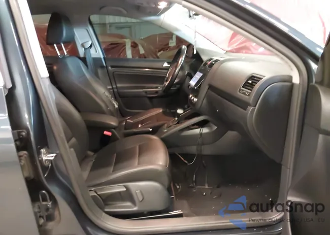 3VWRZ7AJ1AM044260: 42247428