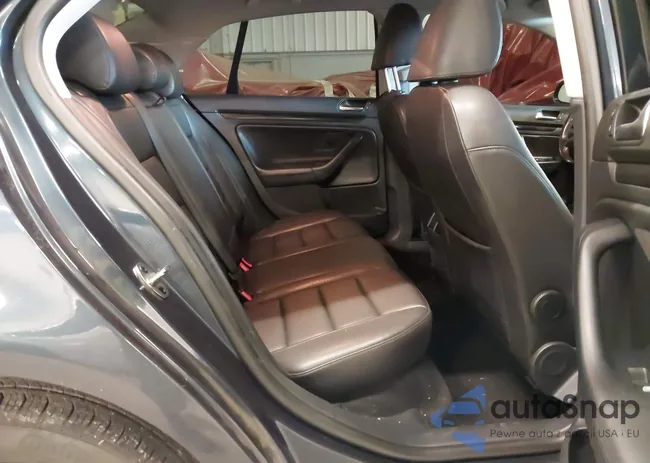 3VWRZ7AJ1AM044260: 42247428