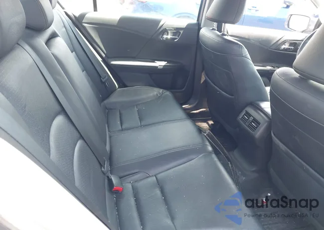 1HGCR2F88FA159932: 42252402