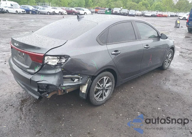 3KPF24AD8PE521952: 42253677