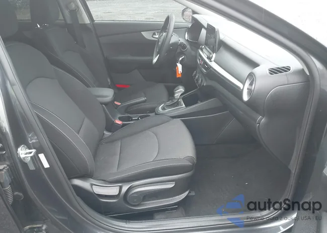 3KPF24AD8PE521952: 42253677