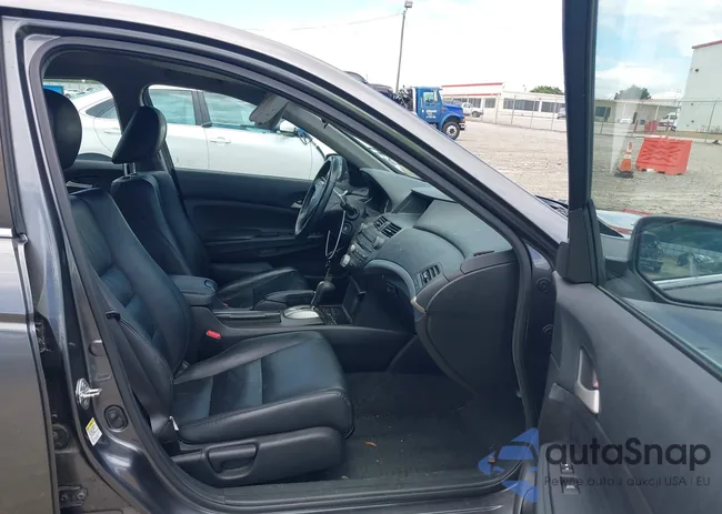 1HGCP2F61BA051151: 42256569