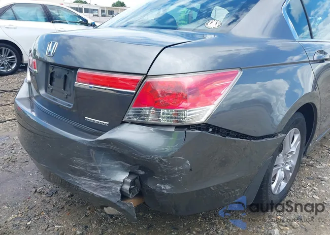 1HGCP2F61BA051151: 42256569