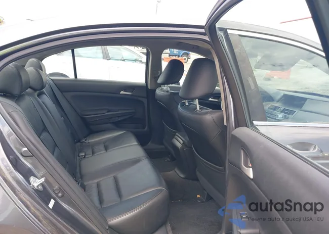 1HGCP2F61BA051151: 42256569