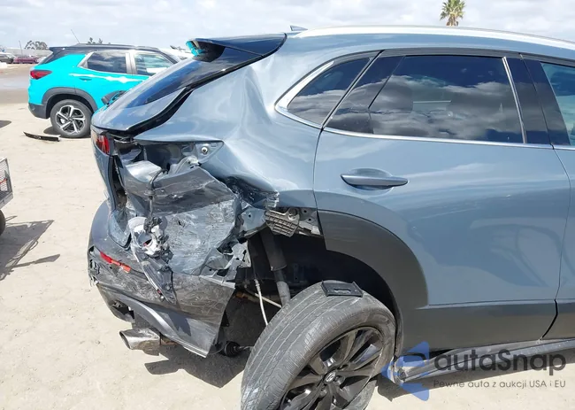 3MVDMBEY2NM447805: 42256804