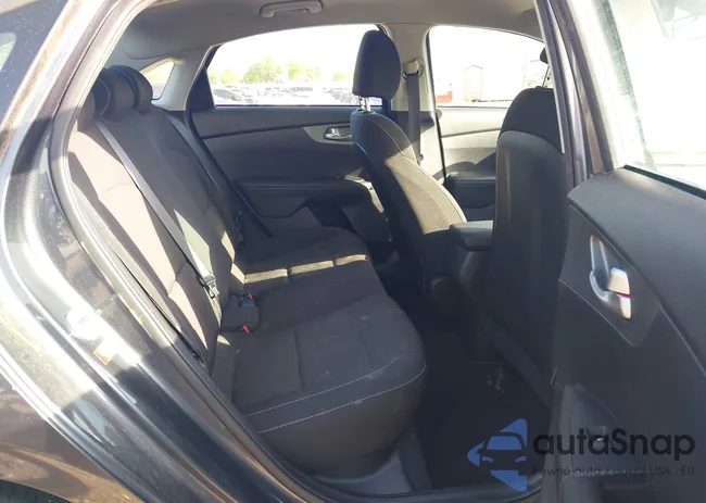 3KPF24AD8ME327188: 42257452