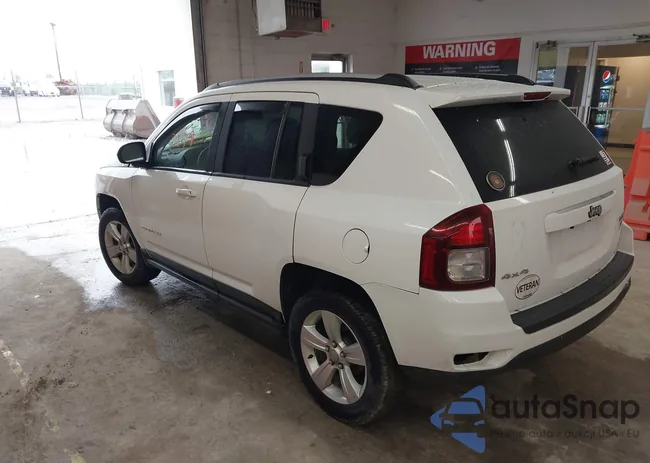 1C4NJDBBXFD437899: 42257079