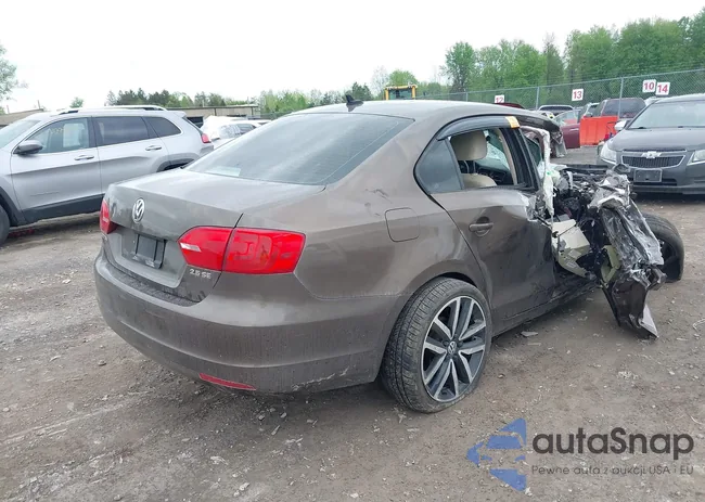 3VWDP7AJ5DM372463: 42260572